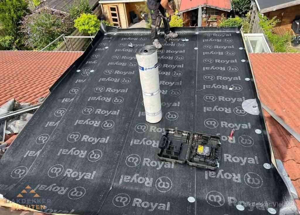 Dakrenovatie met Royal onderdak op plat dak in Vleuten Dakrenovatie met Royal onderdak op plat dak in Vleuten