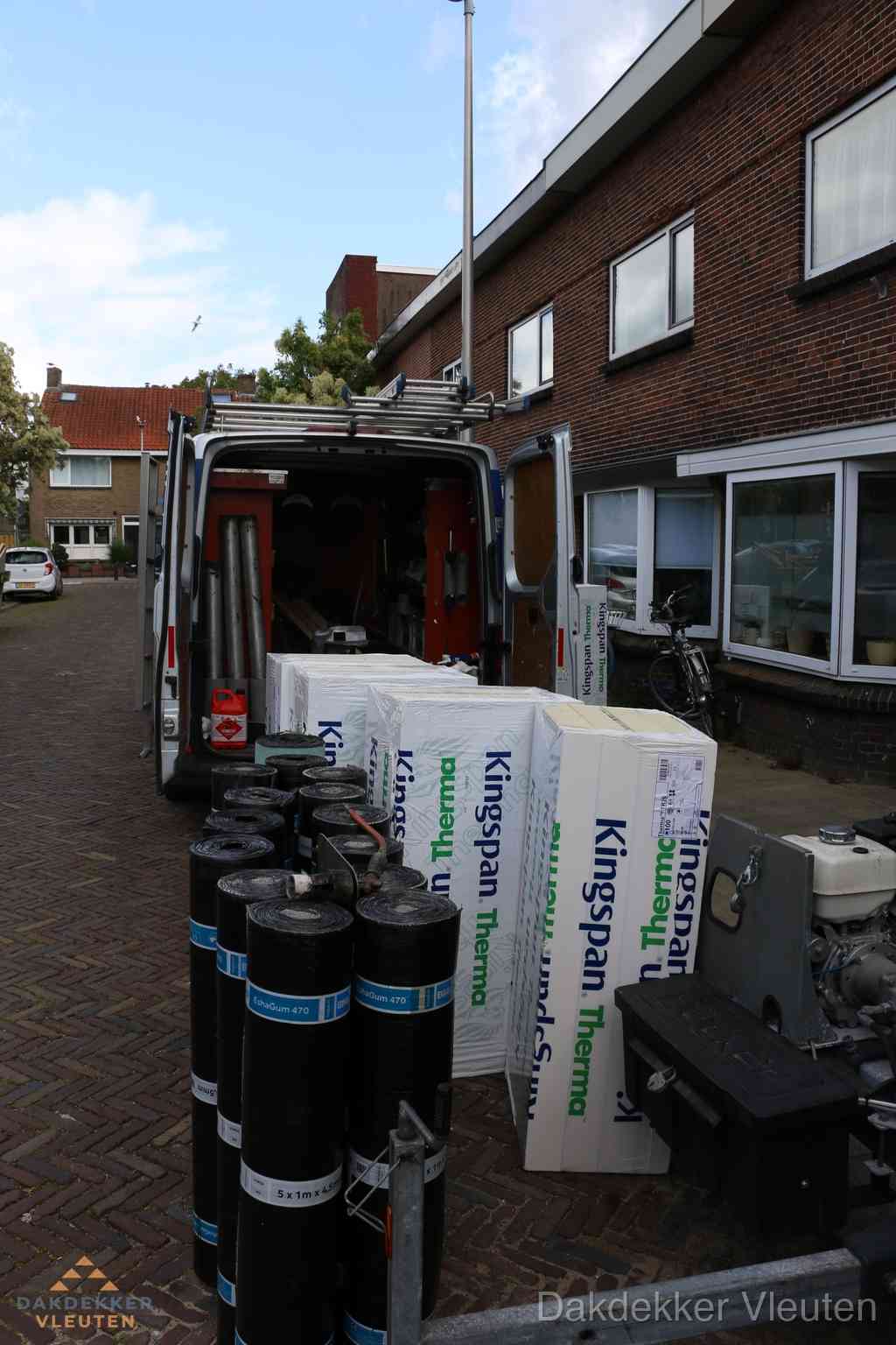 Plat dak met bitumen dakbedekking en brander in Vleuten Plat dak met bitumen dakbedekking en brander in Vleuten